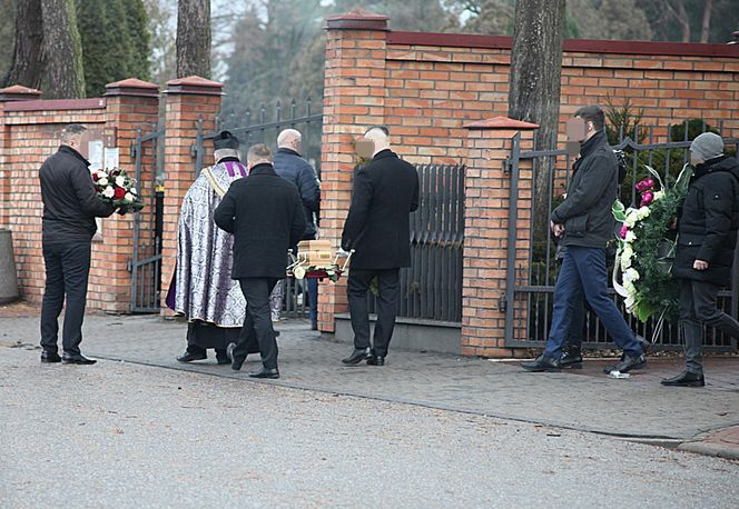 Bogdan zastrzelił żonę Barbarę i uciekł. Tak zginął były policjant, prokuratura podała szczegóły