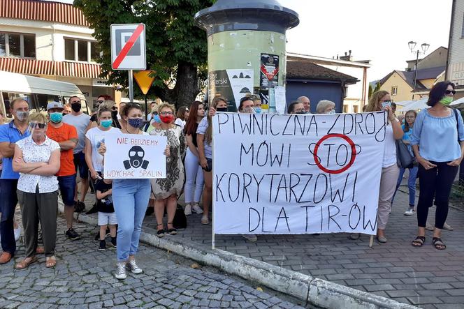 Protesty w Piwnicznej-Zdroju. Mieszkańcy Doliny Popradu nie chcą u siebie TIR-ów