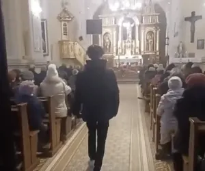 Skandal w kościele! Nastolatek puścił wulgarną piosenkę podczas mszy 