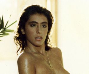 Była symbolem seksu lat 80. Po blisko czterech dekadach nadal zachwyca formą! 