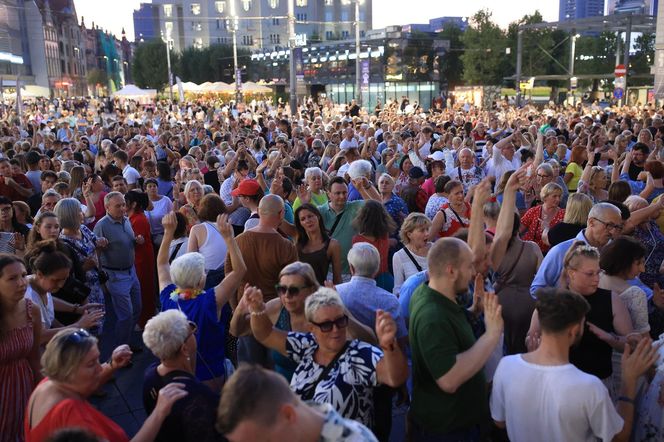Potańcówka przed Teatrem Śląskim w Katowicach (09.08)