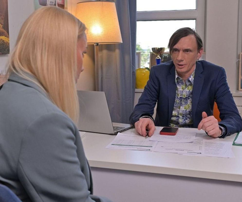 Pierwsza miłość: wieści o rzekomym romansie Emilki i Fryderyka docierają do Bartka. Mężczyzna planuje zemstę