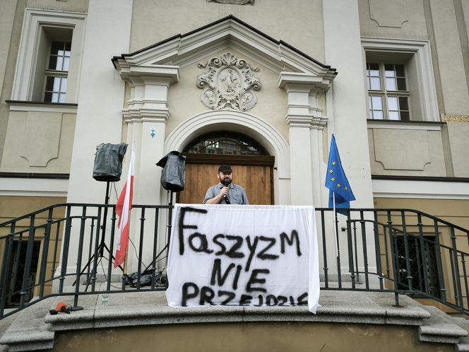 Manifestacja przeciwko niechęci do imigrantów w Lesznie 