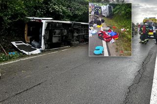 Autokar z dziećmi wylądował w rowie! Sześć osób rannych, droga zablokowana [ZDJĘCIA]