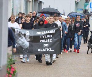 Setki osób upamiętniły Oliwiera. 20-latek zmarł po interwencji policji. Zabili go jak zwierzę