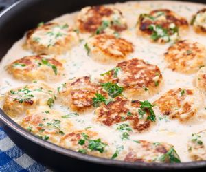 Włoski sposób na aromatyczne pulpeciki. Ten sos robi robotę