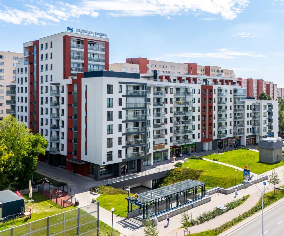 Blok zjadł pochylnię do stacji metra, więc w zamian dał coś lepszego