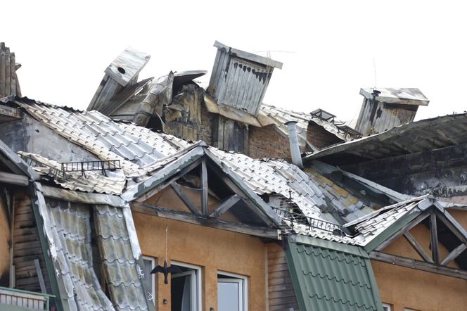 Blok przy ul. Powstańców w Ząbkach po pożarze