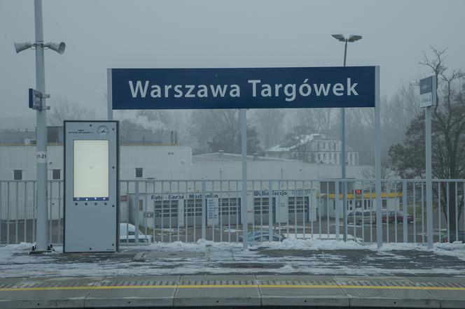 Postawili stację kolejową w szczerym polu. Cztery lata budowy, jeden pociąg na godzinę