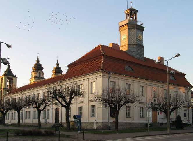 2. Powiat mławski - mediana wynagrodzeń miesięcznych brutto (marzec 2025): 6130 zł