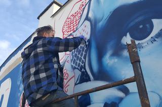 Tomasz Gollob ma w Bydgoszczy swoją ścianę. Na ul. Nakielskiej powstaje mural z żużlowcem w roli głównej! [ZDJĘCIA, AUDIO]