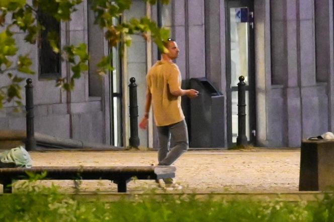 Hakiel bawi się, a nie pije