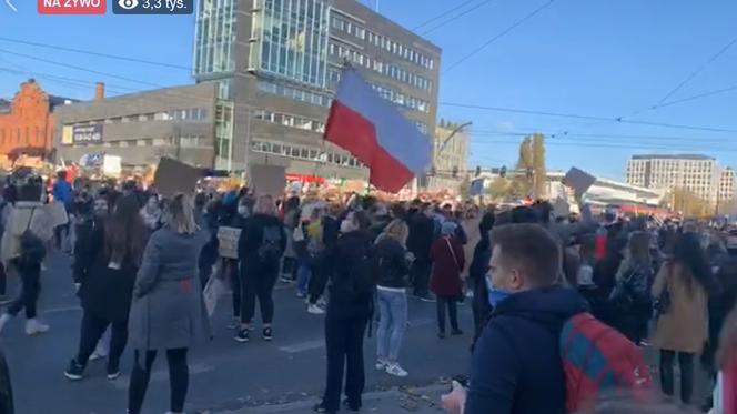 OGROMNY TŁUM NA STRAJKU KOBIET w Łodzi 