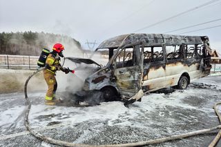 Bus spłonął doszczętnie pod Tarnowem. Podróżowało nim 25 osób 