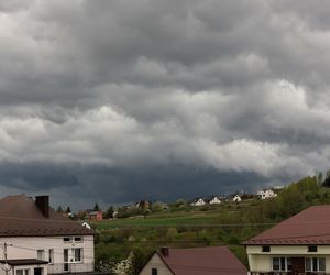 IMGW ostrzega przed burzami! Alerty w ośmiu województwach