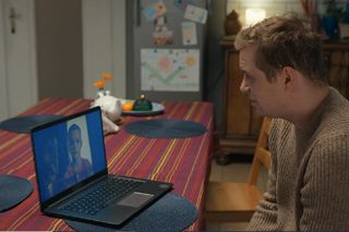 Barwy szczęścia, odcinek 3175. Marysia (Nina Szumowska), Hubert (Marek Molak)