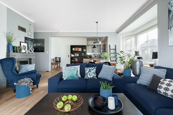 Styl skandynawski w ciemnym wydaniu. Przytulny dom blisko natury