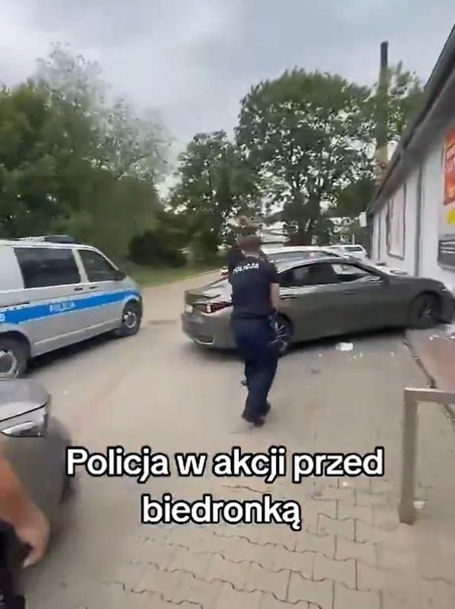 Strzelanina pod "Biedronką" w Bolkowie. Wyciekło szokujące nagranie z interwencji. Policjant ranny