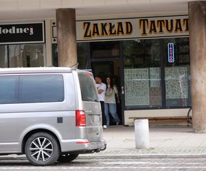 Marcin Hakiel z Dominiką  Serocką w studiu tatuaży