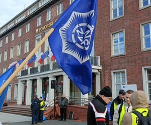 Protest służb mundurowych w Gdańsku! Na miejscu kilkuset funkcjonariuszy z Pomorza 