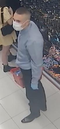 Rozpoznajesz tego mężczyznę? Jest poszukiwany przez policję
