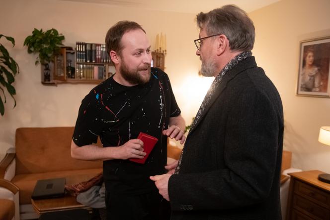 Na Wspólnej odc. 3077. Paweł (Grzegorz Kwiecień), Gustaw (Jan Monczka)