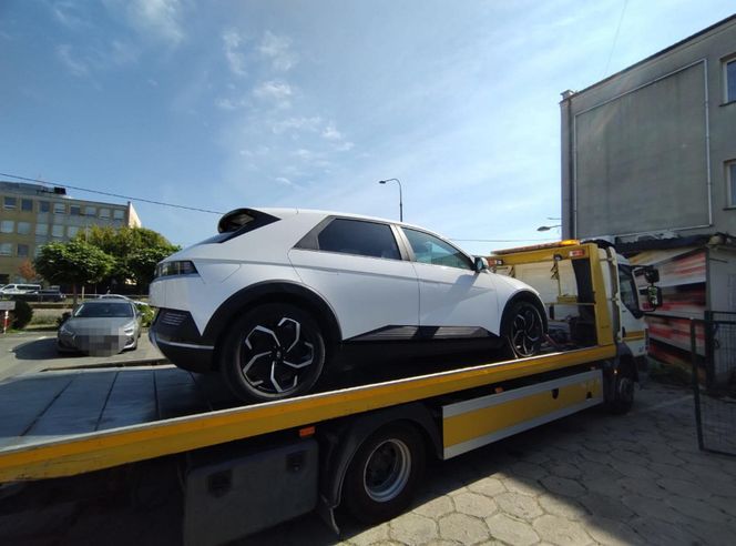 Skradziony w Hiszpanii Hyundai Ioniq 5 odnaleziony w Warszawie. Jak "Kobra" wytropiła auto?
