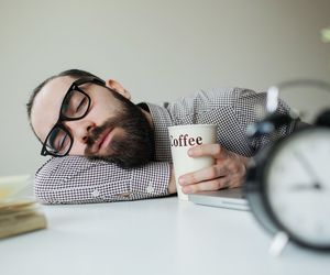 Drzemka: dlaczego warto ją sobie uciąć i ile powinna trwać?