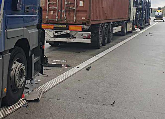 Potworny wypadek na A1 pod Radomskiem. 24-latka nie żyje. Zderzyły się cztery tiry [ZDJĘCIA]