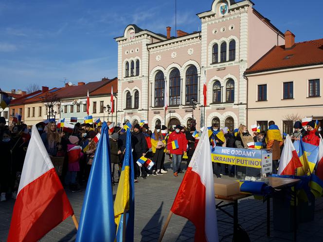 Młodzi ludzie - solidarni z walczącą Ukrainą 