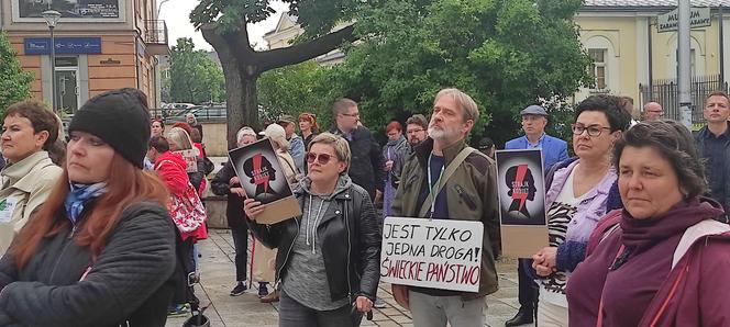 Protest kobiet "Ani jednej więcej!" w Kielcach (14 czerwca 2023)