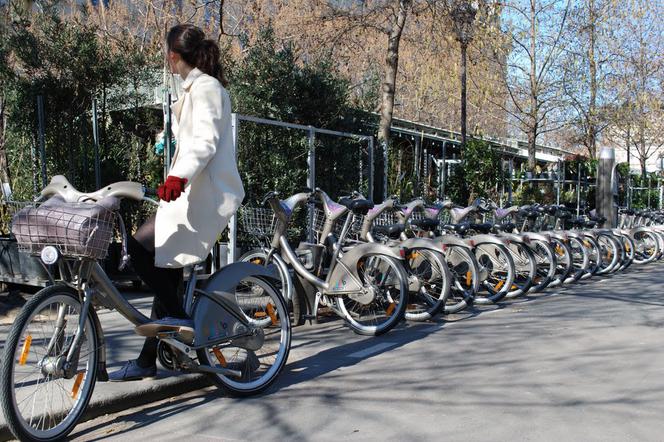 Paryż. Stacja rowerów miejskich Vélib'