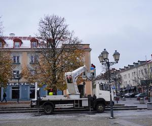 Białystok pod śniegiem. W mieście pojawiły się pierwsze świąteczne ozdoby