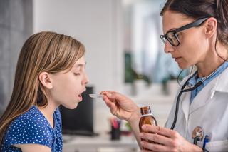 Hydroksyzyna dla dzieci środkiem na nerwicę lękową? Niebezpieczny trend wśród rodziców