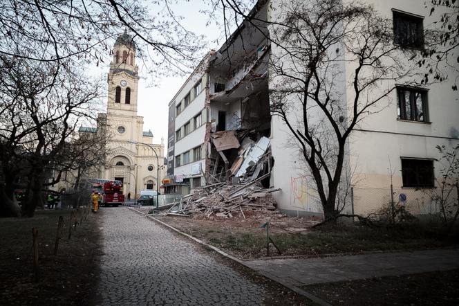 Zawaliła się ściana kamienicy przy Sienkiewicza 47 w Łodzi