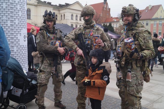 WOŚP 2024 w Bydgoszczy. Tłumy w centrum miasta