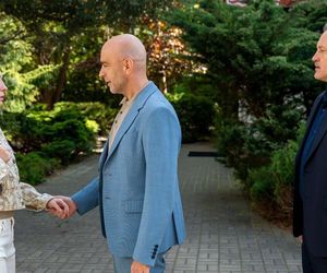 Barwy szczęścia odc. 3238. Robert Stefaniak (Paweł Ławrynowicz), Bazylow (Andrzej Szeremeta), Sonia (Weronika Nockowska)