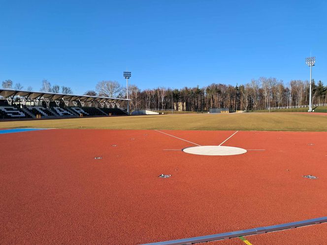 Stadion w Starachowicach gotowy. Kiedy na murawę wybiegną piłkarze?