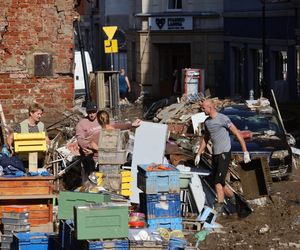 Mieszkańcy Kłodzka i Stronia Śląskiego rozpoczęli wielkie sprzątanie. Chcą zwalczyć skutki powodzi