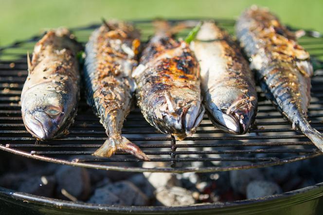 Grillowany pstrąg z masłem ziołowym z ikrą - przepis inspirowany pomysłem Pascala Brodnickiego