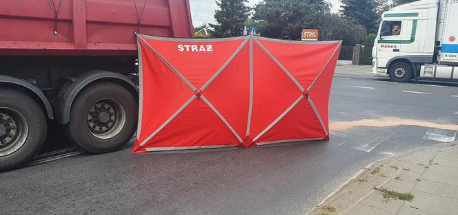 Gniezno: 84-latek ZGINĄŁ na pasach! Wszedł na czerwonym świetle? [ZDJĘCIA]