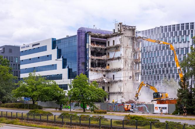 Trwa rozbiórka Curtis Plaza - zdjęcia. To objaw szerszego zjawiska. Warto wiedzieć, jakiego