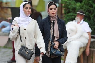 Turyści w Tatrach w wakacje 2025