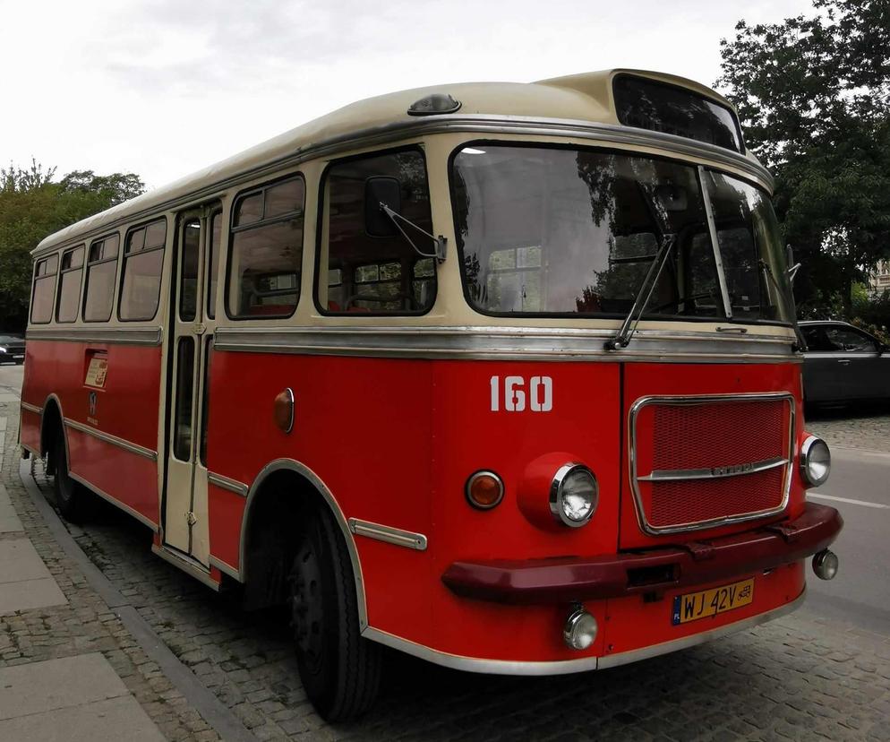Czerwony autobus po Kaliszu mknie! Wracają przejażdżki zabytkowym SANem