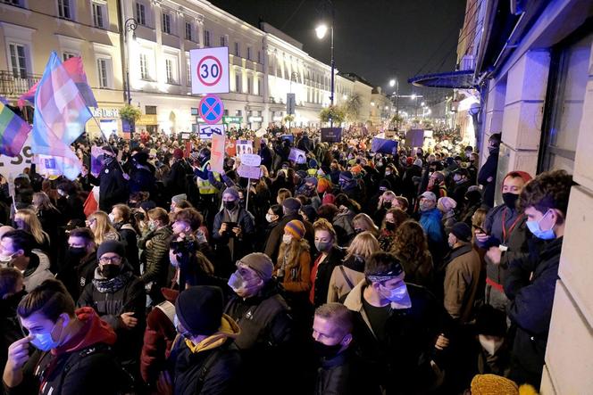 Pałki i gaz na ulicach