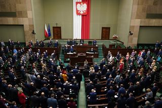 Wakacje kredytowe i tarcza antyinflacyjna. Sejm uchwalił ustawę. Jaka będzie pomoc dla kredytobiorców?