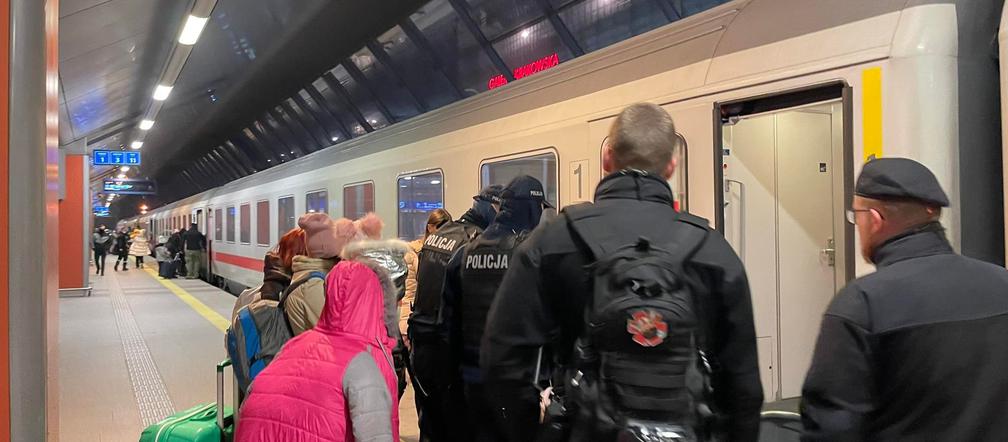 Uchodźcy z Krakowa wyjechali do Niemiec. Czekały na nich specjalne pociągi