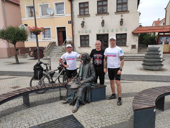  Wakacyjna wyprawa rowerowa na rzecz budowy hospicjum. Na trasie znalazł się Frombork