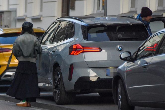 Monika Brodka winko papierosek i taksówka