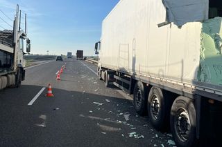 Zderzenie dwóch ciężarówek na S5 koło Rawicza